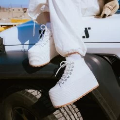 GIANT WHITE 17 GIANT WHITE -Fashion Haven Shop SM 2023 GOES WEST 01 GIANT WHITE 1520