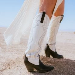 LASSO BONE/BLACK 14 LASSO BONE/BLACK -Fashion Haven Shop SM 2023 GOES WEST 32 LASSO BONE BLACK 2083