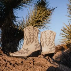 LEO BLACK/WHITE 13 LEO BLACK/WHITE -Fashion Haven Shop SM 2023 GOES WEST 42 LEO BLACK WHITE 2565