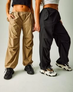 PIA PARACHUTE PANT KHAKI -Fashion Haven Shop SM 2023 JANUARY LIFESTYLE 07 BDIEGO RTW0326 0342 CROP f7acf5df 457a 4cf7 a59f 726b8051630a