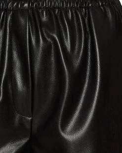 FONDA SHORT BLACK -Fashion Haven Shop STEVEMADDEN APPAREL BN103414 BLACK DETAIL